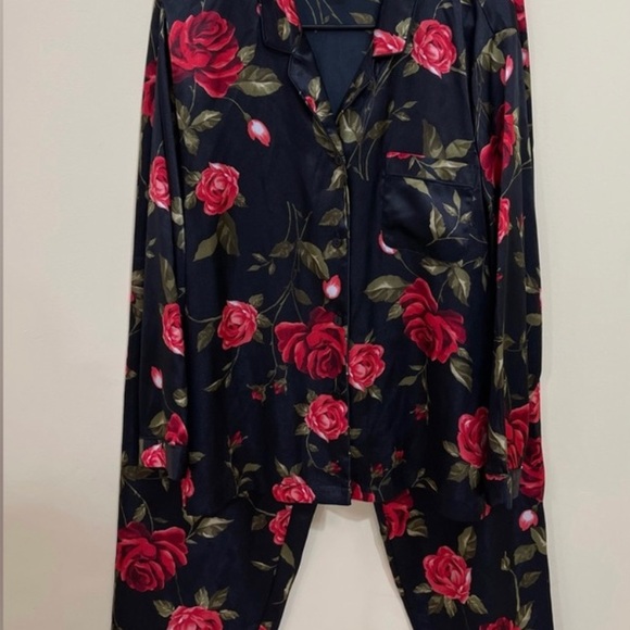 Morgan Taylor Black & Red Floral Long Sleeve Satin Like Pajama Set Size L EUC - Picture 8 of 8